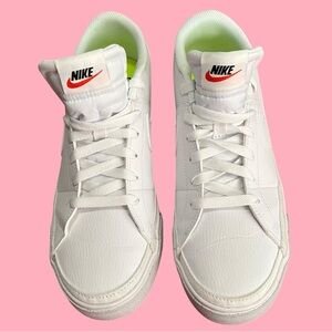 LNIB.NIKE RECYCLED  WOMENS NIKKE COURT LEGACY. SIZE 10.5 WOMEN. WHITE W/BLK LINE